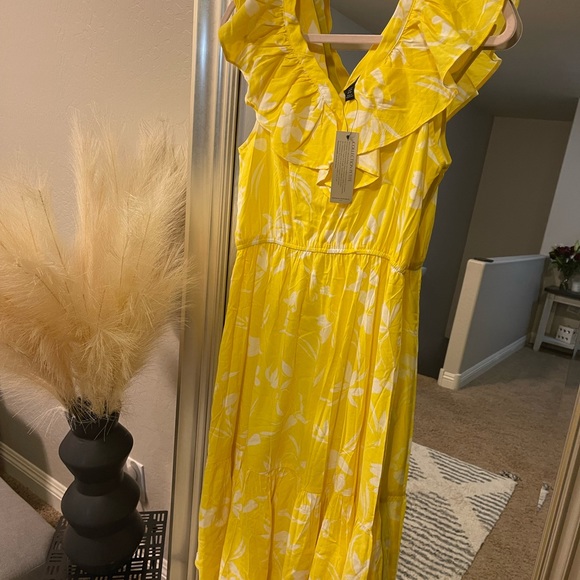 Banana Republic Dresses & Skirts - Yellow Sun dress